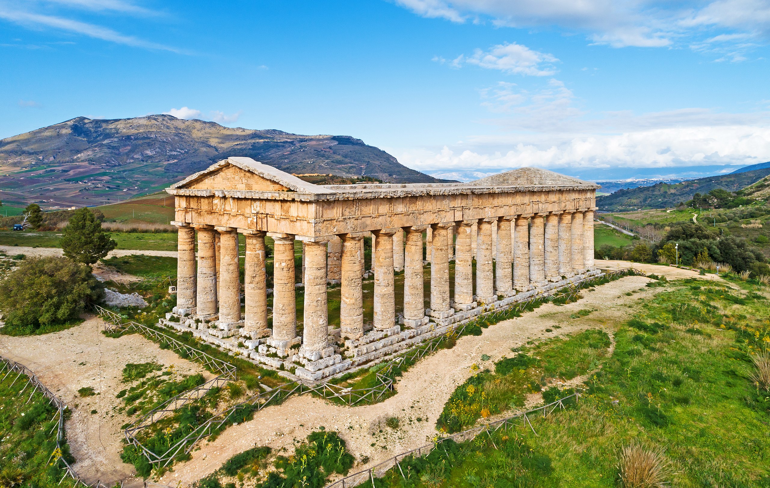 Scopri Segesta: Templi Dorici e Paesaggi Naturali da Villa Nunziatella - Immagine 1
