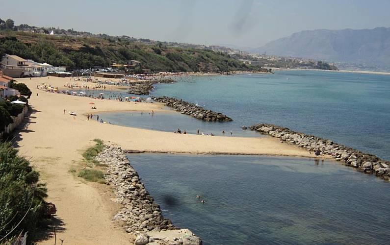 Scopri la bellezza del Lido Casello di Trappeto, la spiaggia di riferimento di Villa Nunziatella - Immagine 2