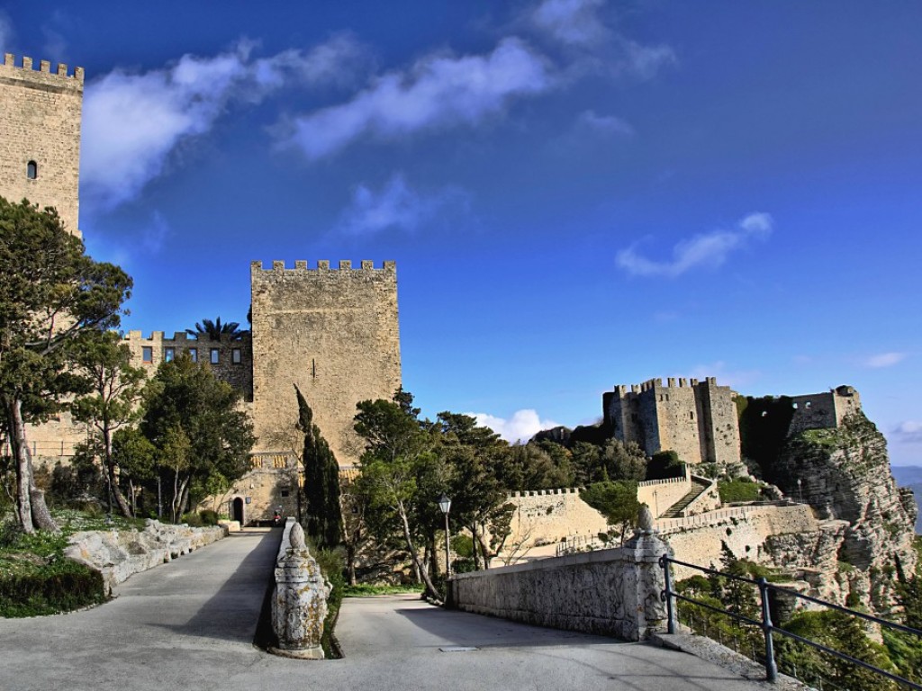 Scopri Erice: la perla medievale della Sicilia occidentale da Villa Nunziatella - Immagine 2